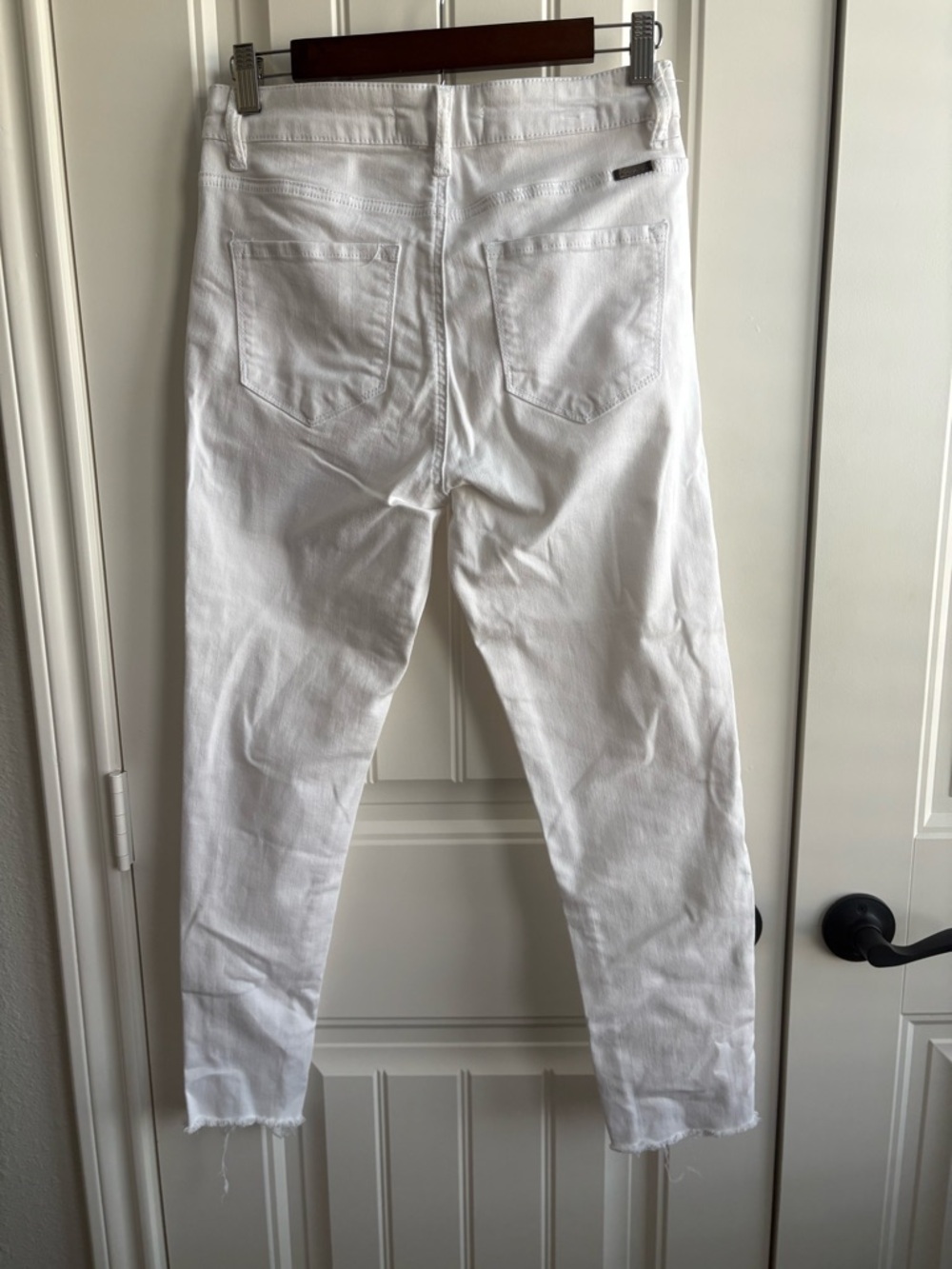 KanCan White Skinny Jeans with Frayed Hem - Picture 3 of 6